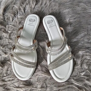 GC SHOES | Womens NWOT Flat Sandals Slip on Strappy Rhinestone Dress Slides 8